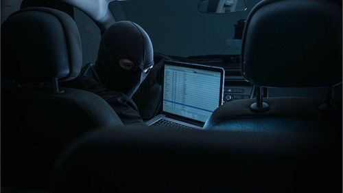 黑客电脑控制汽车电影(黑客可以让汽车失灵)-图2 黑客电脑控制汽车电影(黑客可以让汽车失灵)-图2