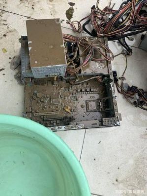 电脑被水泡了（电脑被水泡了怎么办修理需要多少钱）
