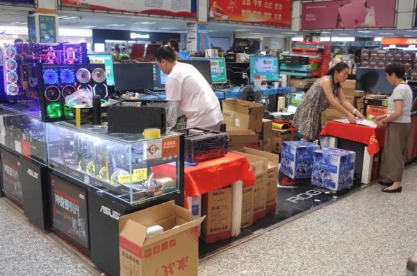 电脑城商铺转型（实体电脑店转型之路）