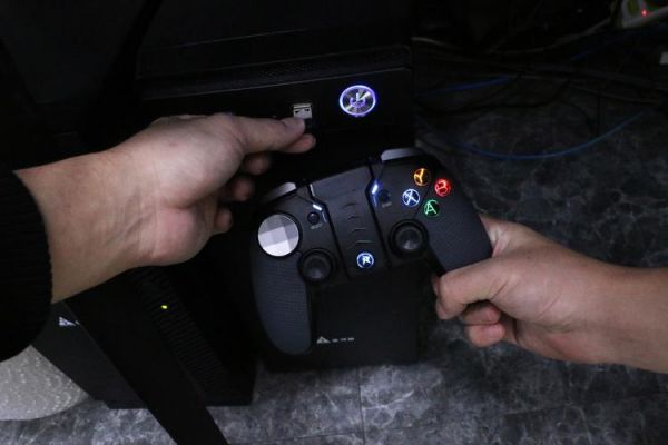 电脑怎么连蓝牙手柄(电脑连蓝牙手柄游戏卡)-图3 电脑怎么连蓝牙手柄(电脑连蓝牙手柄游戏卡)-图3