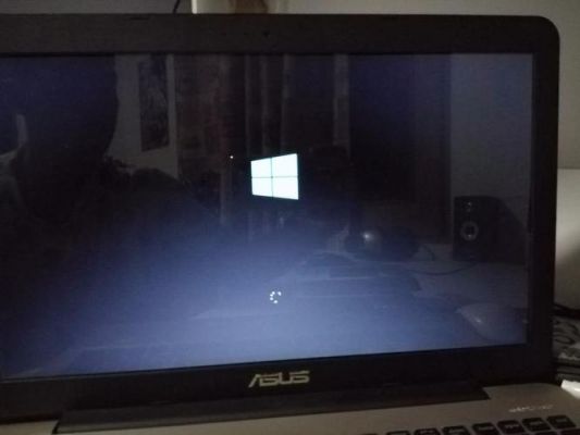 华硕电脑连接电视（华硕电脑连接电视为什么会屏幕会缩小）