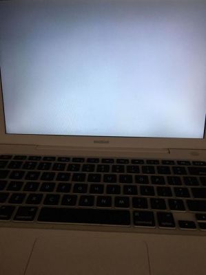 苹果电脑屏幕下方白条（macbookpro下方白条）