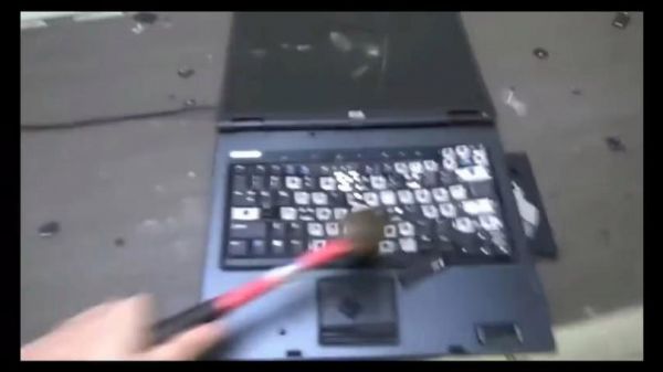 你砸几台电脑（打砸电脑50多台）